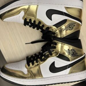 Air Jordan 1 Metallic Gold